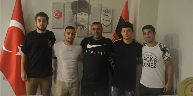 GÜLSUYU SPOR’DA  4 İMZA