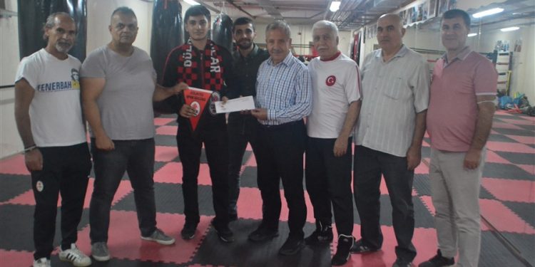 GÜLSUYU SPOR YÖNETİMİ TURGAY SEVİM’İ ÖDÜLLENDİRDİ
