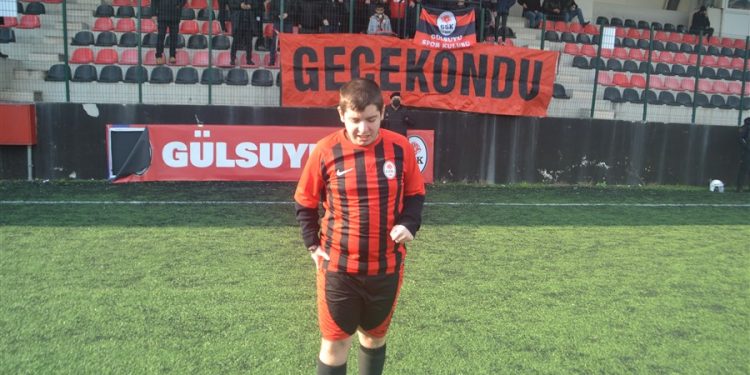 TUNA TAŞKIN GÜLSUYUSPOR FORMASIYLA  SAHAYA ÇIKTI
