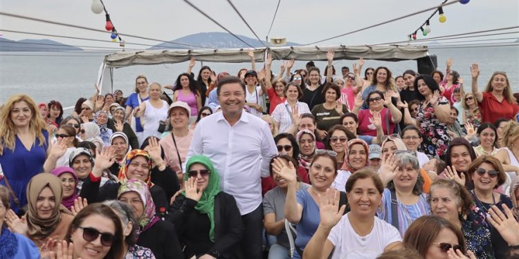 MALTEPELİ KADINLAR TEKNE TURU YAPTILAR