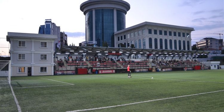 GÜLSUYU ASIM KARA STADI IŞIL IŞIL PARLIYOR