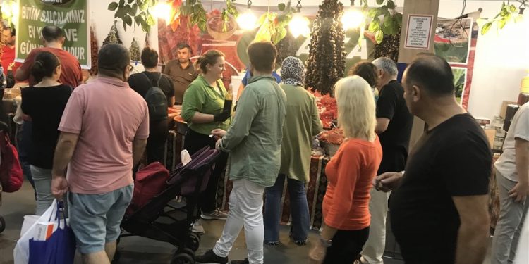 SALÇA DENİNCE AKLA AK SALÇA GELİR