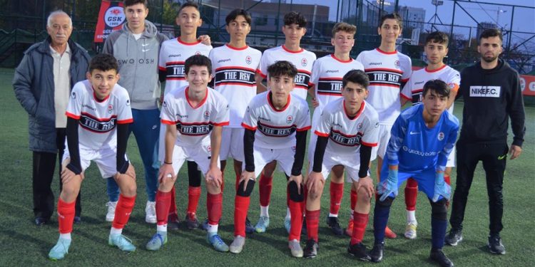 GÜLSUYUSPOR : 10 ACIBADEM ÜSKÜDAR: 1