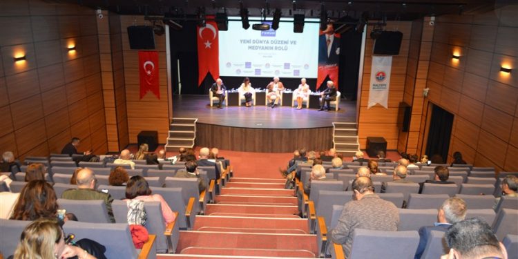 YENİ DÜNYA DÜZENİ VE MEDYANIN ROLÜ TARTIŞILDI