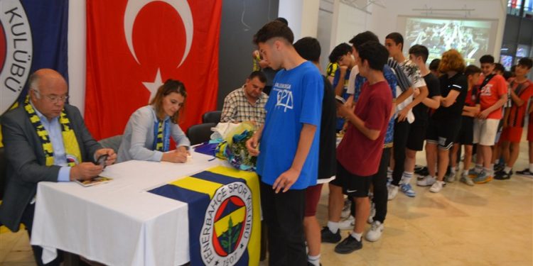 BİRSEL KAPTAN KİTABINI İMZALADI