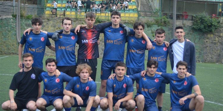 FMV AYAZAĞA IŞIK LİSESİ İSTANBUL 2.OLDU