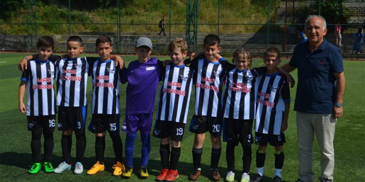 KARTAL 1049 GENÇLİK : 1  TAÇ SPOR : 4