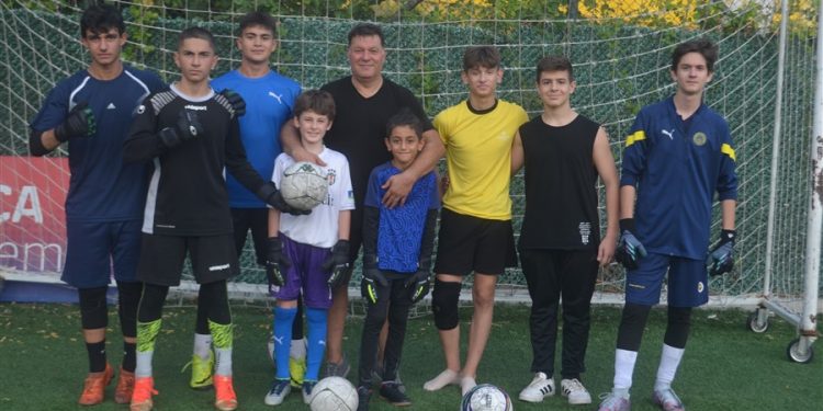 ALİ RIZA SÜRMELİ KALECİ OKULU ÇALIŞIYOR