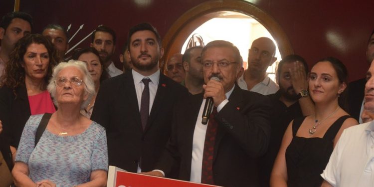 CHP MALTEPE’DE DEVİR TESLİM TÖRENİ YAPILDI