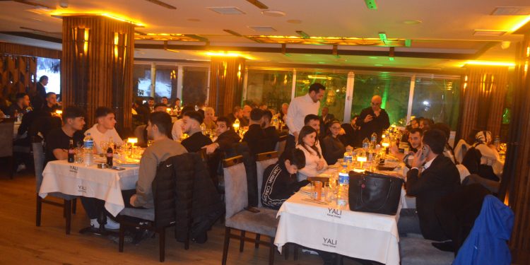 KÜÇÜKYALI YELKEN YALI KEBAP’TA YEMEKTE BULUŞTU