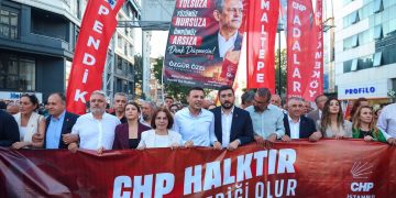 CHP İSTANBUL İLÇE BAŞKANLARI MALTEPE’DE YÜRÜYÜŞ YAPTILAR