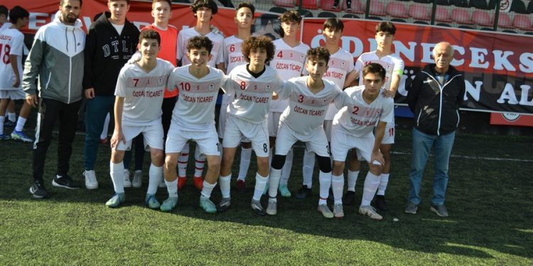 GÜLSUYUSPOR U-16 YAŞ GRUBU 4 DE 4 YAPTI