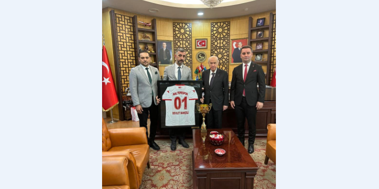 DEVLET BAHÇELİ’YE MALTEPE SPOR FORMASI HEDİYE EDİLDİ