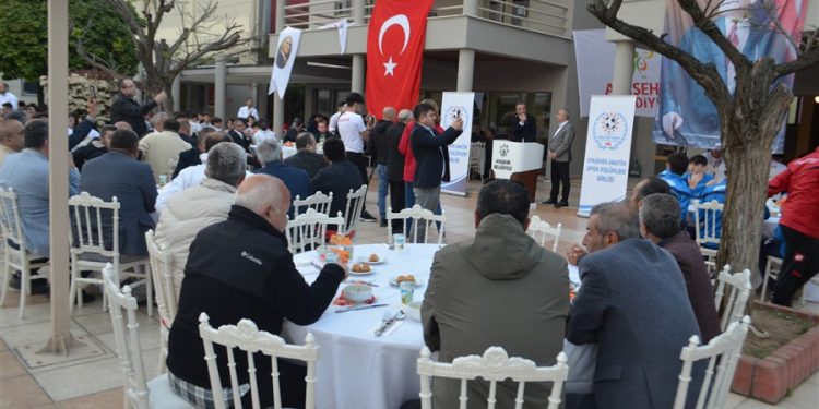 ATAŞEHİR U_17 YAŞ KUPA DAĞITIM TÖRENİ YAPILDI