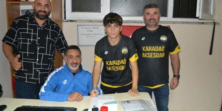 BAŞIBÜYÜK SPOR KULÜBÜNDE İMZALAR ATILDI