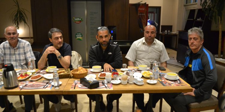 MURAT CEYLAN TEKNİK EKİP VE FUTBOLCULARA İFTAR VERDİ