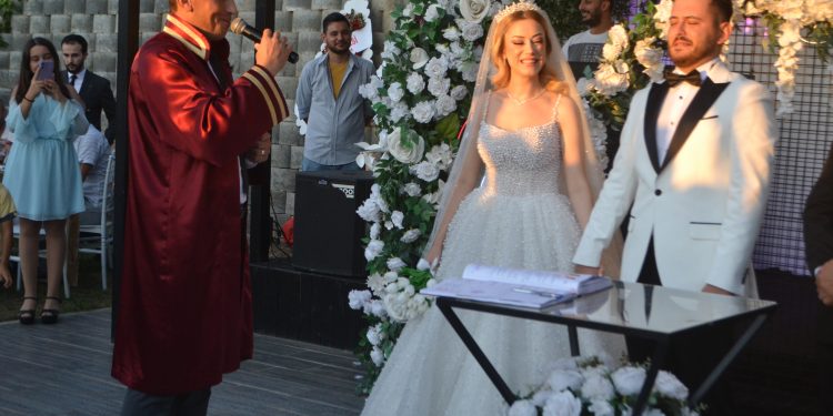 FIRAT KAYNARCA EVLENDİ
