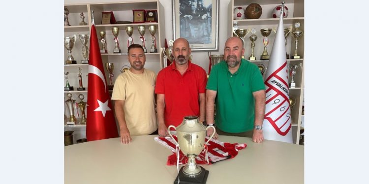 AYVALIKGÜCÜ BELEDİYESPOR MEHMET YIKILMAZDAĞ İLE DEVAM EDİYOR