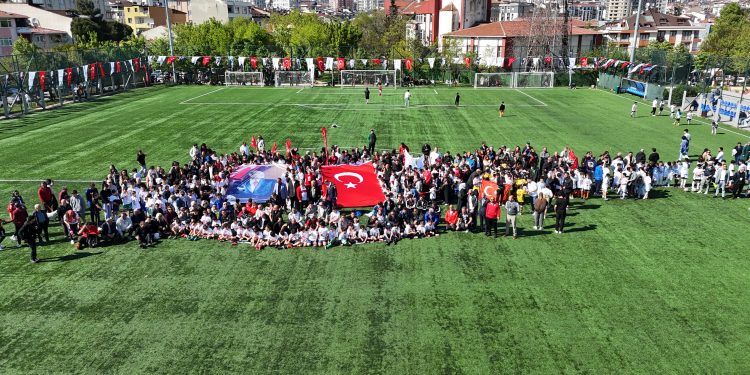ATAŞEHİR U-11 CUP FUTBOL TURNUVASI YOĞUN KATILIMLA GERÇEKLEŞTİ