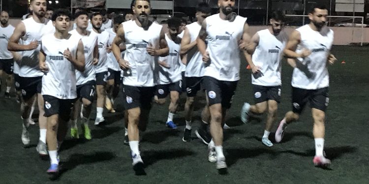 KÜÇÜKYALI YELKENSPOR SAHAYA İNDİ