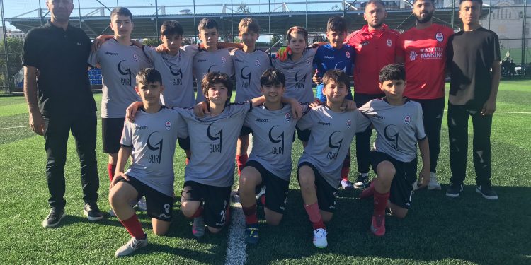 GÖZTEPE HİLALSPOR-GÜLSUYUSPOR U-14 YAŞ LİGİ MAÇI EVSAHİBİ TAKIM SAHAYA ÇIKMADIĞI İÇİN OYNANAMADI