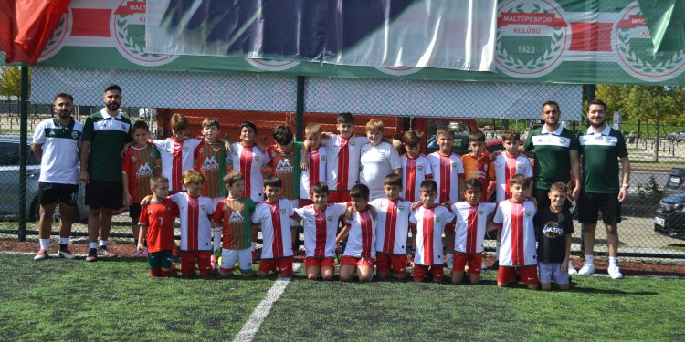 MALTEPESPOR FUTBOL OKULU ÇALIŞIYOR
