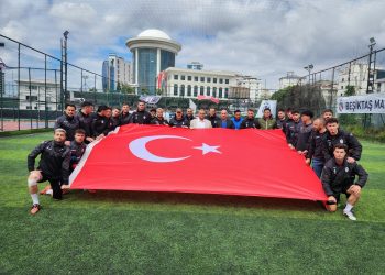 GÜLSUYU SPOR TAKIMI 23 NİSAN KUTLAMASI YAPTI