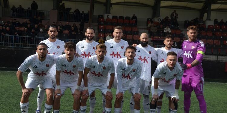 LİDER GÖLCÜKSPOR HENDEKSPOR DEPLASMANINA ÇIKIYOR