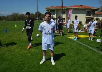 ÖMER ULKER İZLEYENLERİN BEĞENİSİNİ KAZANIYOR