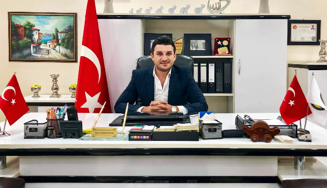 KIZINA VE OĞLUNA HEM BABALIK HEM DE ANNELİK YAPAN GÜZEL İNSAN FİKRET YÜZÜGÜLER