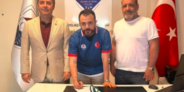CEYHUN ERCEYLAN KÜÇÜKYALI YELKENSPORDA