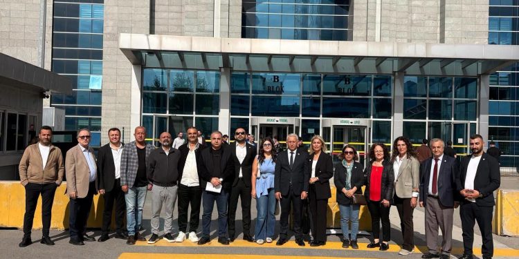 YENİ PARTİ MALTEPE İLÇE YÖNETİMİ MAZBATALARINI ALDILAR