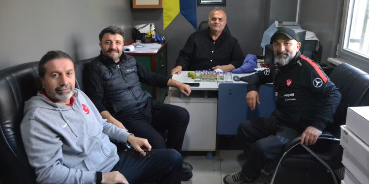 AV. FERHAT HASAN KARAGÖZ GÜLSUYU SPOR KULÜBÜNÜ ZİYARET ETTİ