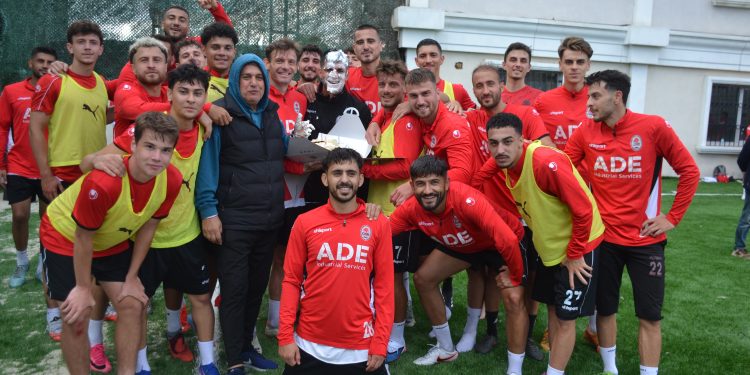 KEREM KÜÇÜK 28 YALINDA